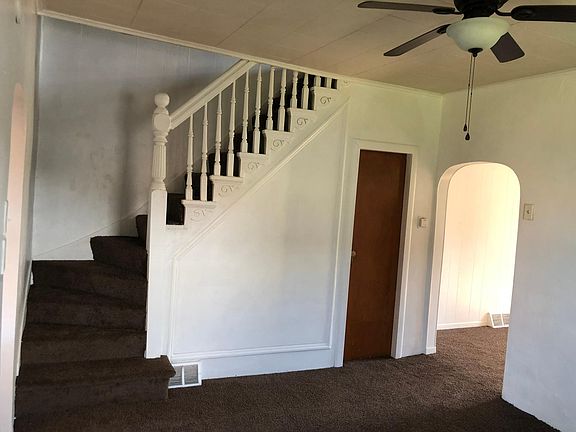 2nd image of 215 E Barr St