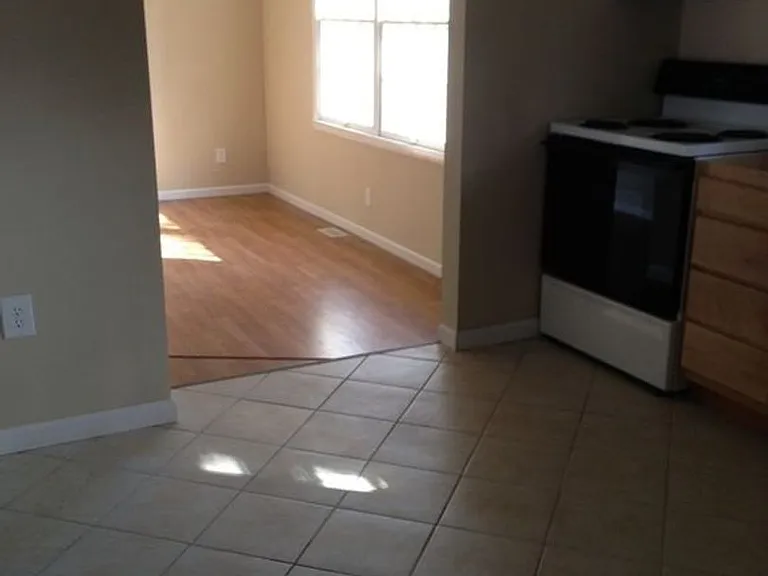 2303 Glenoak Dr — Photo 9