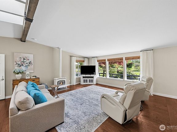 5th image of 20916 Edwards Road E