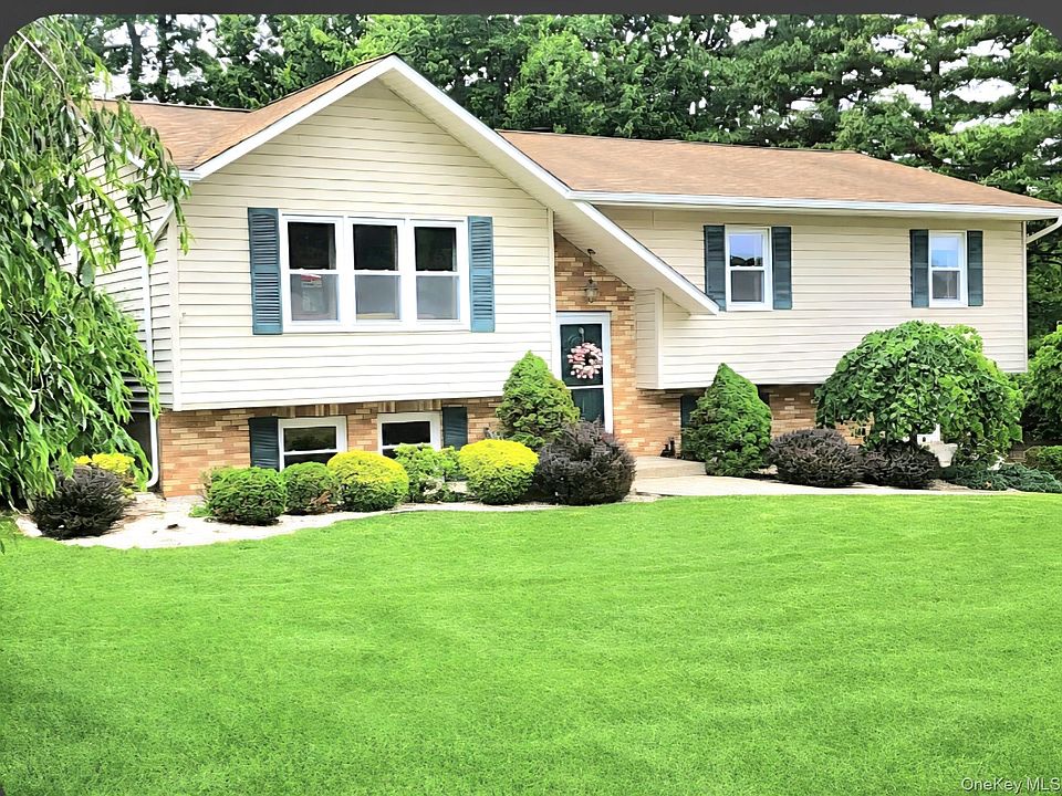 1st image of 4 Tanglewood Lane