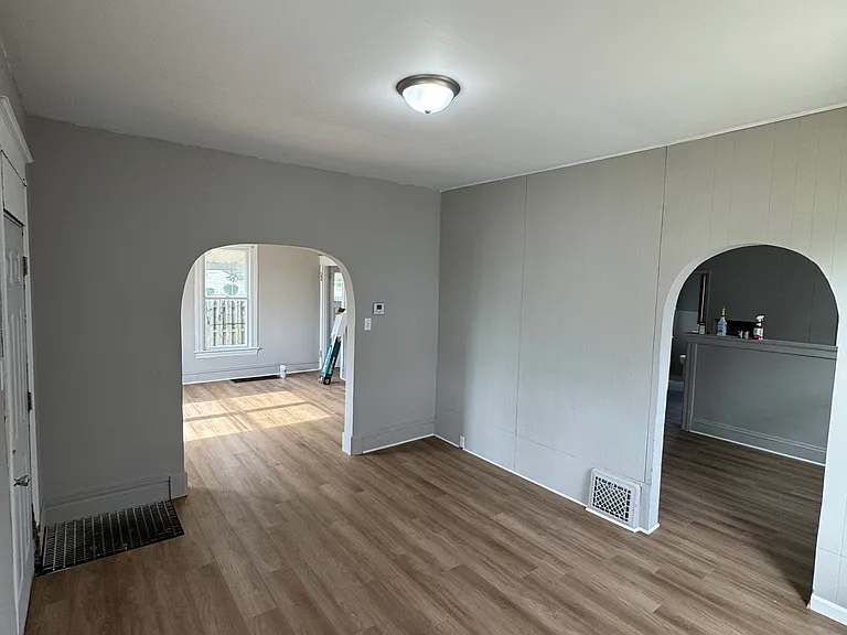 422 N Klein St — Photo 2