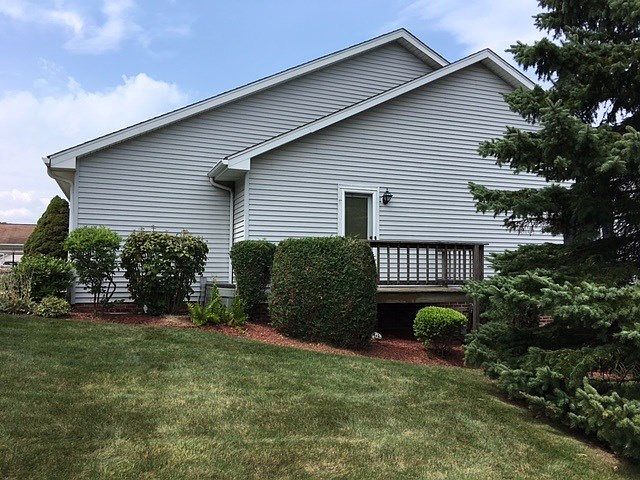 2nd image of 301 Evergreen Ct Unit 301