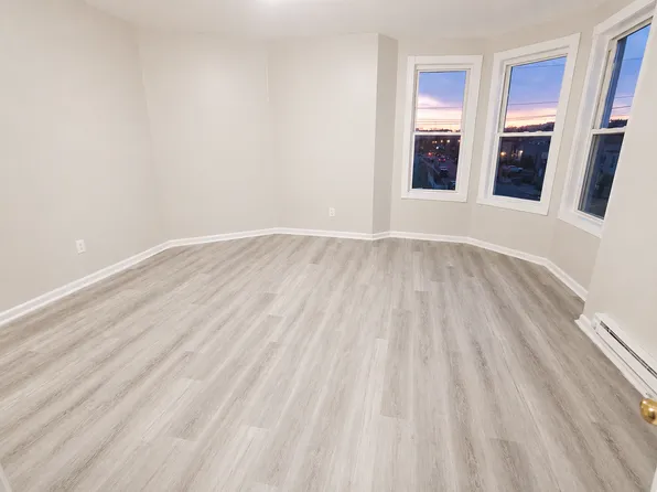 37 Astor St #3R, Newark, NJ 07114