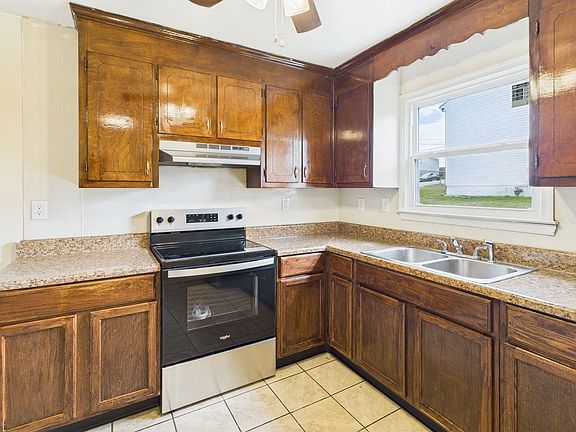 5th image of 806 Arlington Rd #A