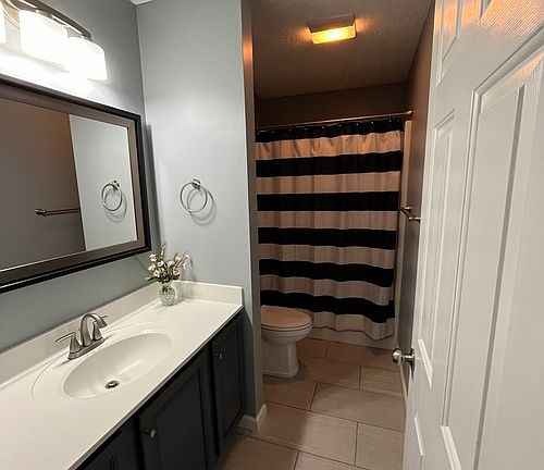 4th image of 301 Rose Hill Ln