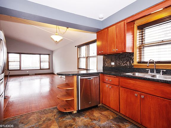 4th image of 5505 Oak Center Dr