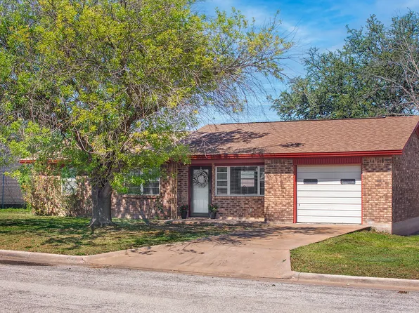 2006 S High St, Brady, TX 76825