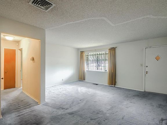 4th image of 2141 E Marsh St