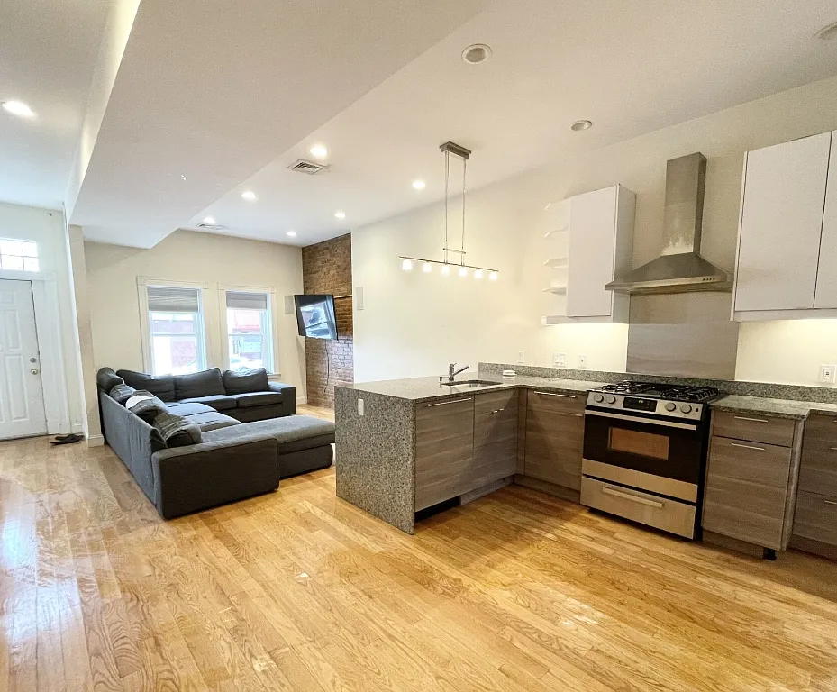 Building Photo - 98 L St #X
