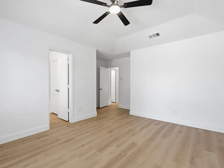 1140 W Hills Ter — Photo 8