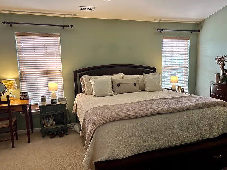 Masterbedroom with walk-in closet