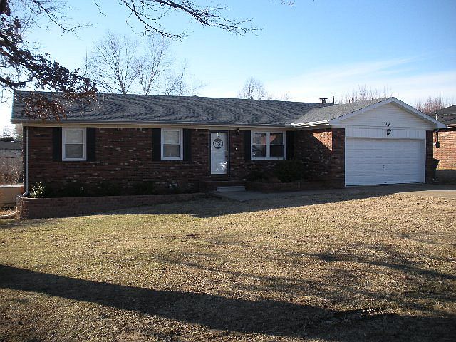 1st image of 889 Arrowhead Dr