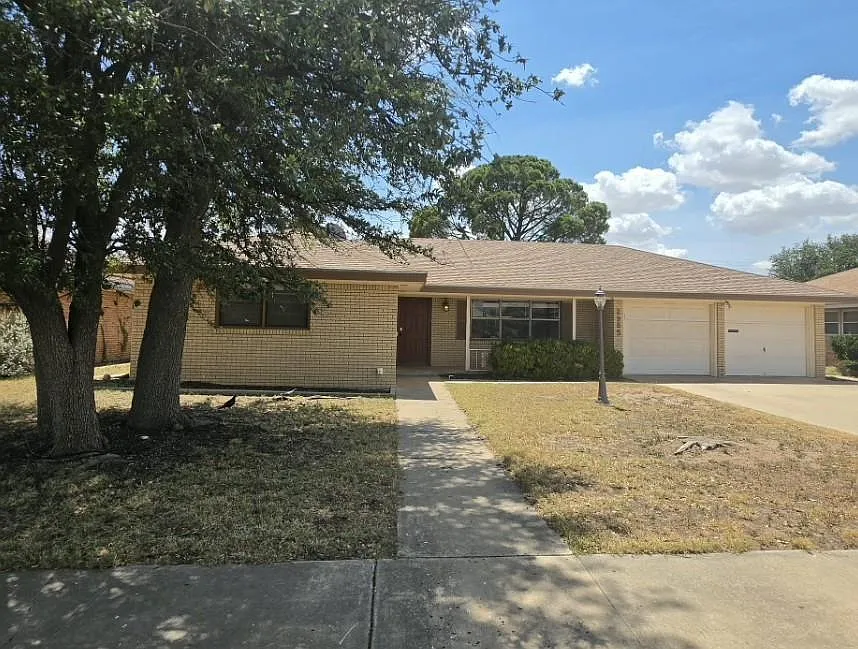 2905 Byron Ave