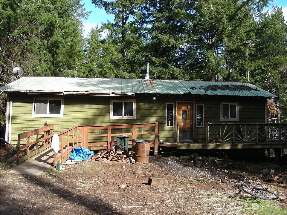 1st image of 411 NE Horseshoe Drive