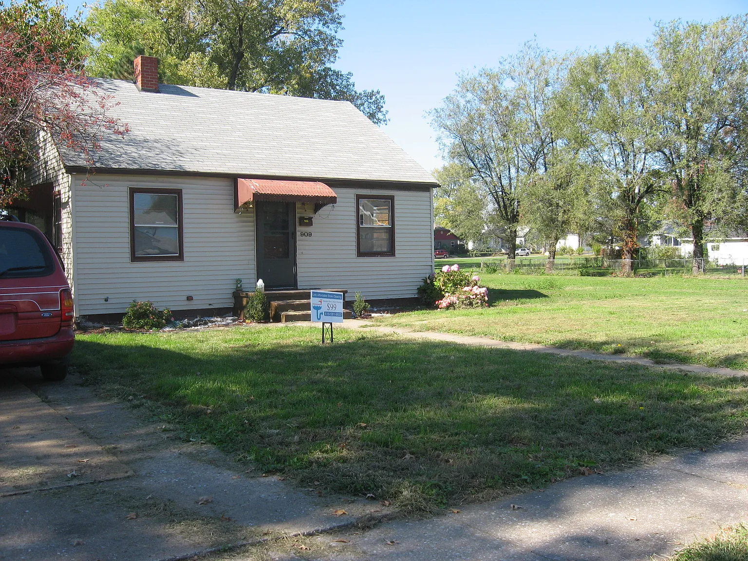 909 Reynolds St photo 1