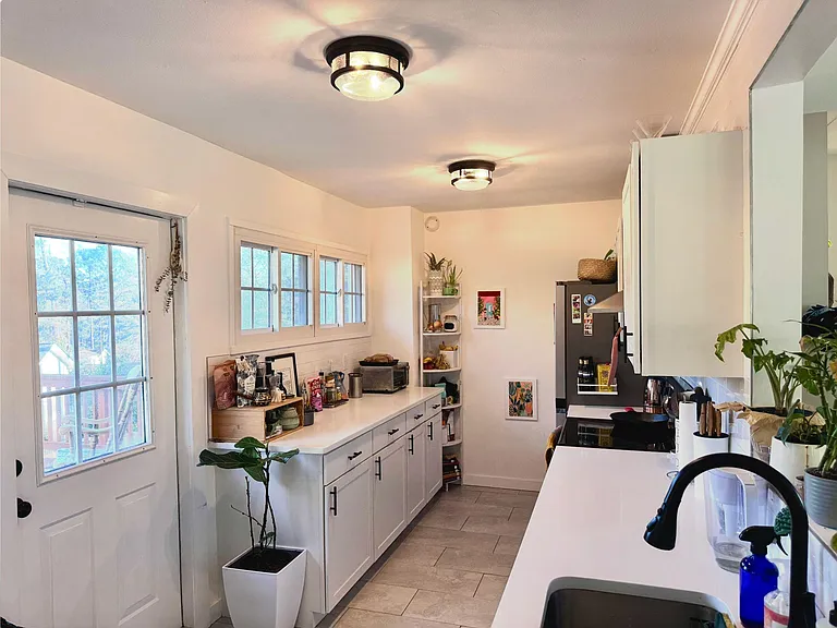 Crowe Dr SE — Photo 10