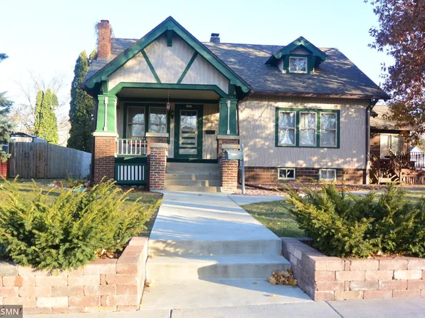 1227 11th St E, Glencoe, MN 55336