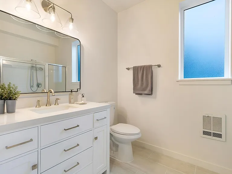 Creekside Apartments — Photo 42