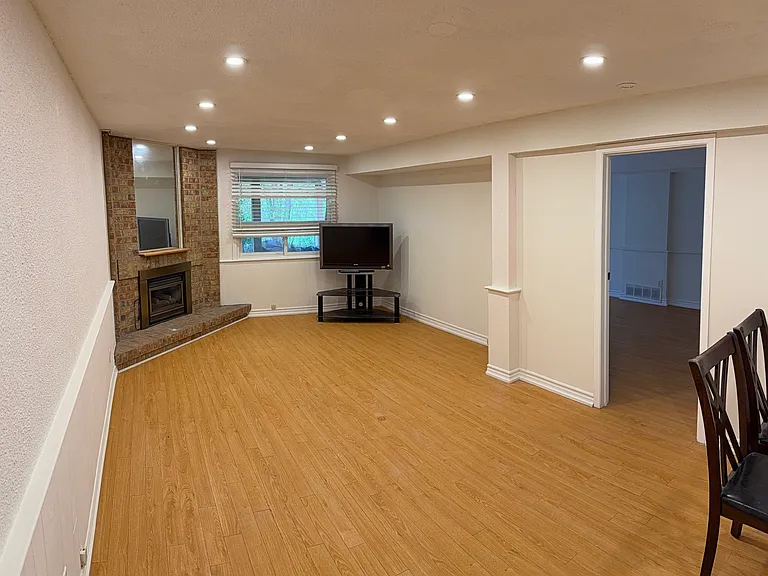 Sunflower Dr — Photo 4