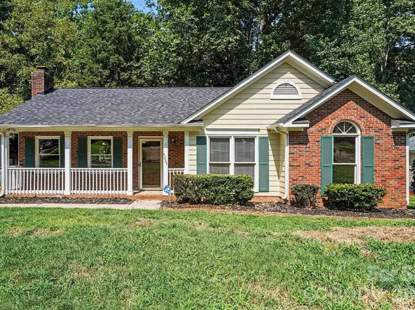7225 McTeal Pl, Charlotte, NC 28262
