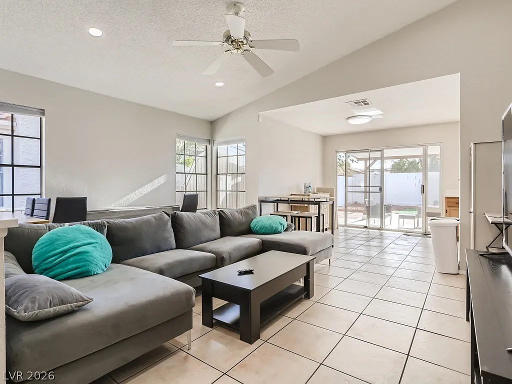 2 bed, 2.0 bath, 1053 sqft, $2,499 — Photo 2