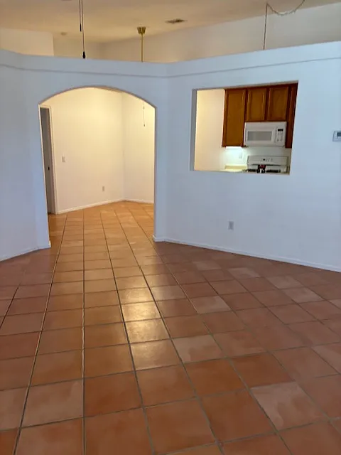 2 bed, 1042 sqft, $1,500 — Photo 4