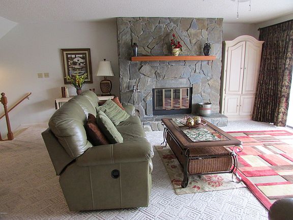 5th image of 21 E Broad St #20