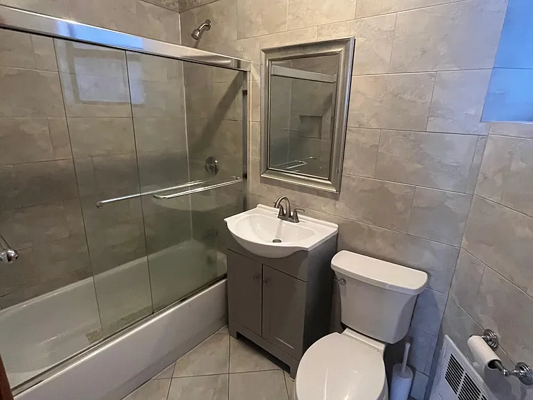 143 E 30th St #401 — Photo 7