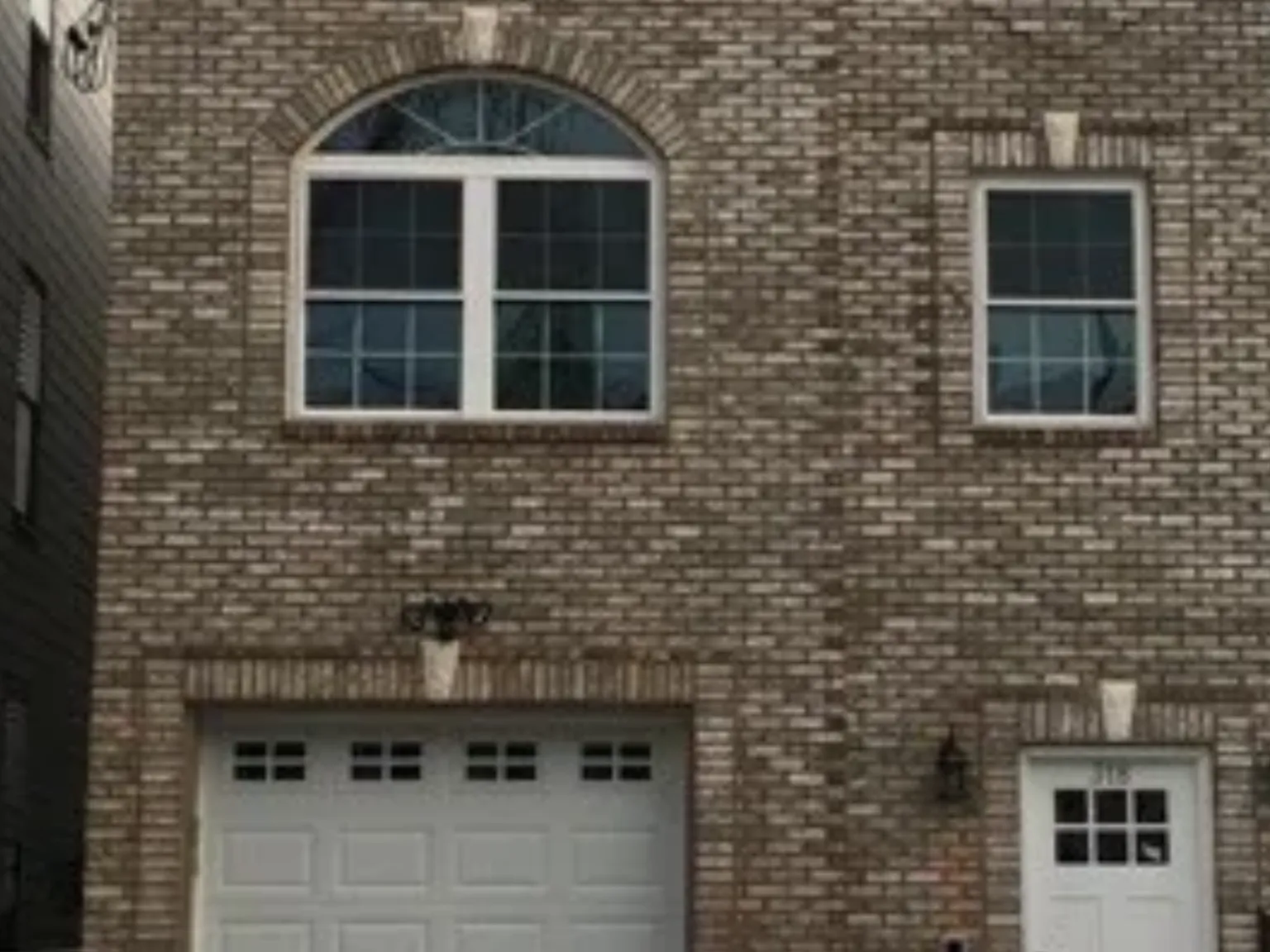 4 bed, 1400 sqft, $2,999 — Photo 2