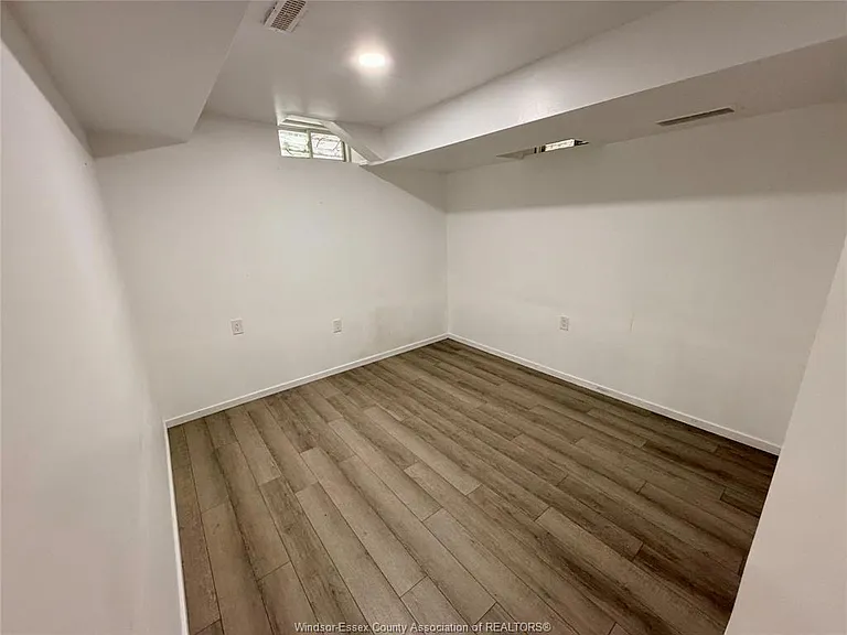 1000 Peach Blossom Cres — Photo 11