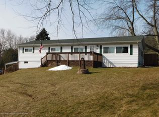 729 Creyts Rd, Dimondale, MI 48821