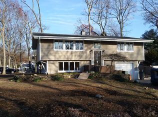 21 Deepdale Dr, Commack, NY 11725