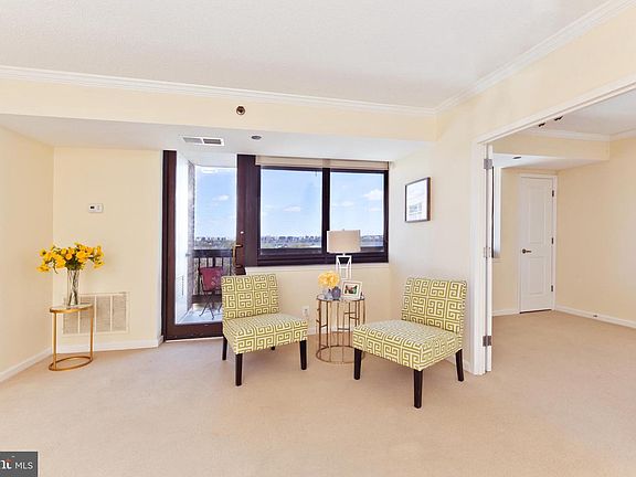 5th image of 1805 Crystal Dr APT 810S