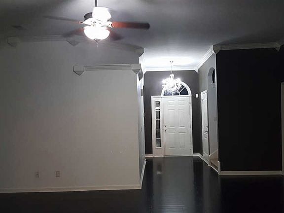 3rd image of 2932 Greentree Dr