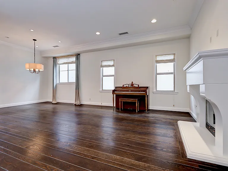 2611 Palm Ave — Photo 23