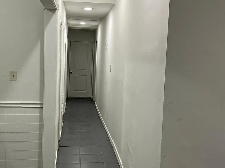 Agnes St — Photo 4