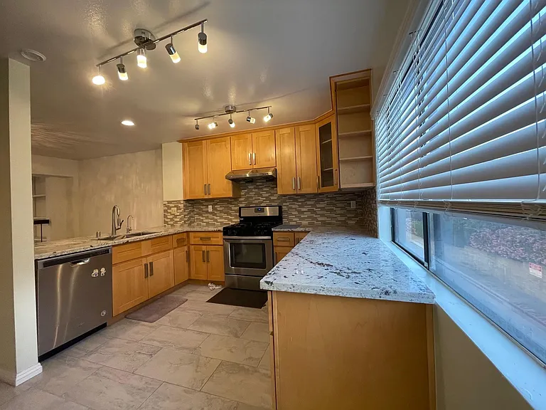 848 W Huntington Dr #40 — Photo 7