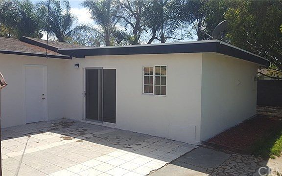 3rd image of 2617 W Wilshire Pl
