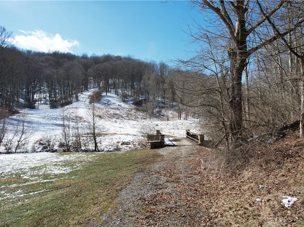 1835 Toms Run Rd, Holbrook, PA 15341