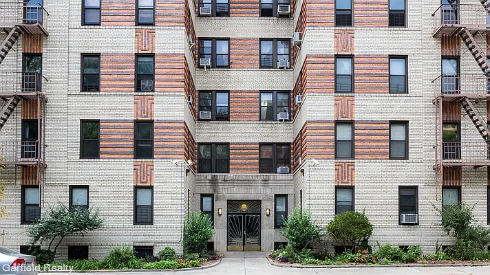 Sold by Garfield Realty  | media 22