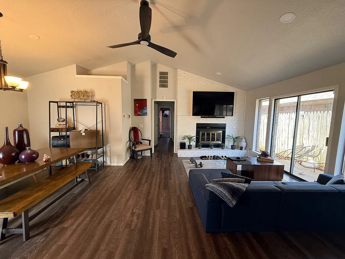 2 bed, 2.0 bath, 1375 sqft, $1,595 — Photo 2
