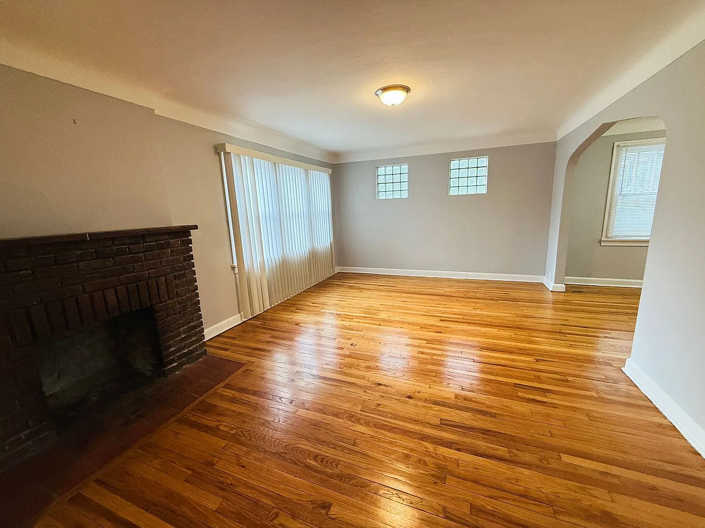 Large 2 bed home for Rent — Photo 4