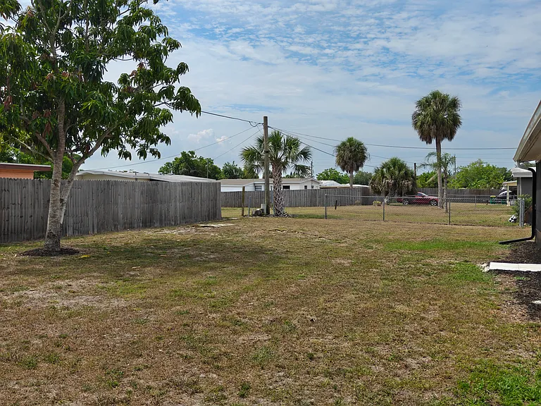 2240 Birchcrest Blvd — Photo 20