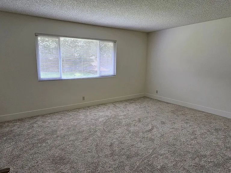 1406 Oak Knoll Rd — Photo 25
