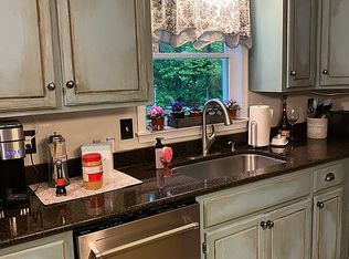 986 State Park Rd, Wind Gap, PA 18091