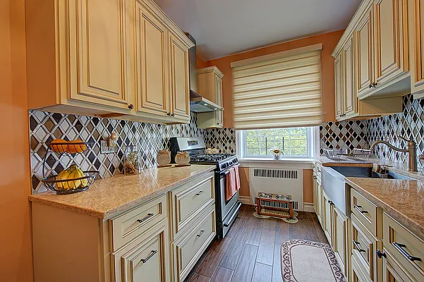 Sold by Landmarc Group | media 65