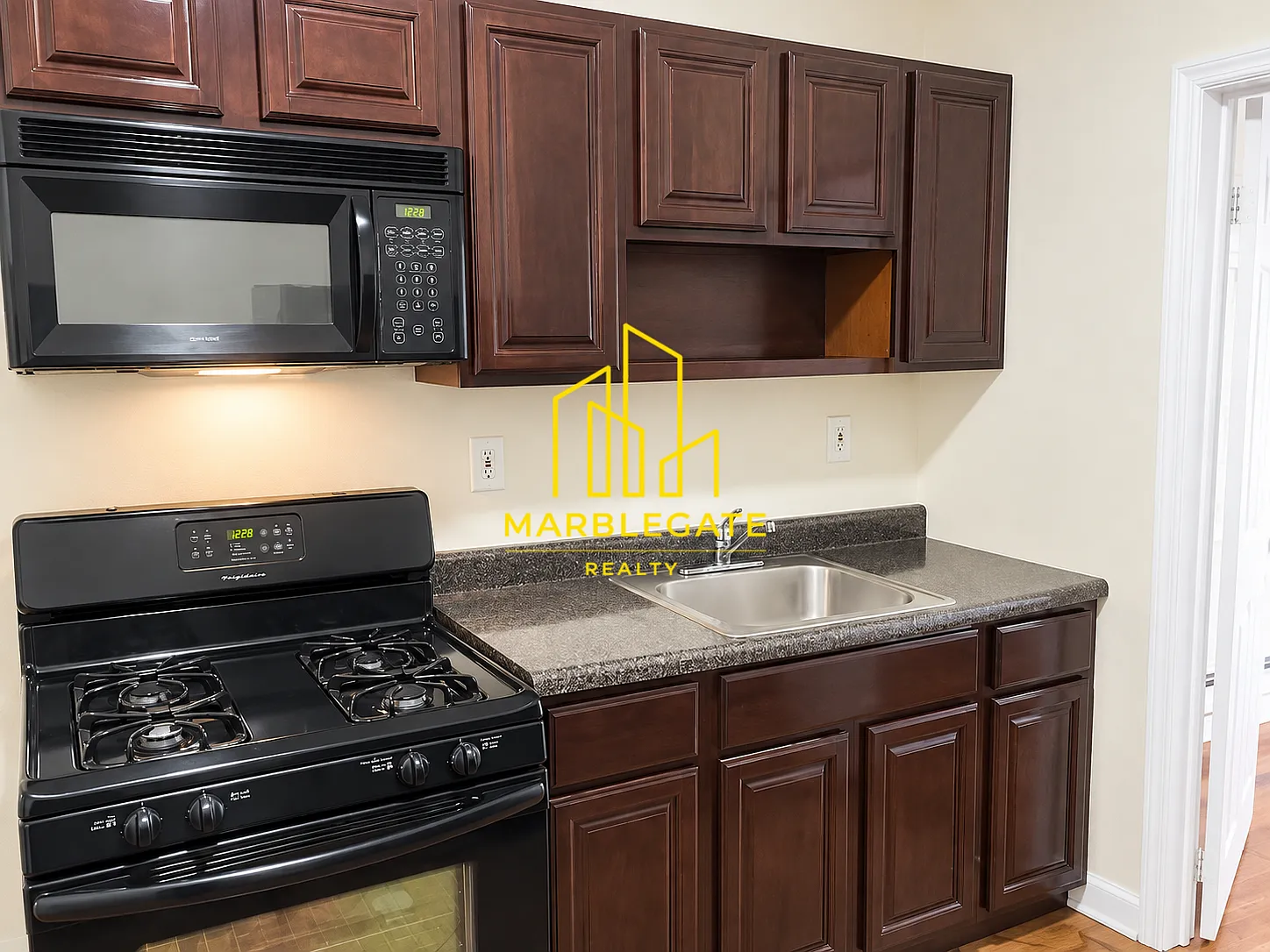 Studio, 550 sqft, $1,295 — Photo 2