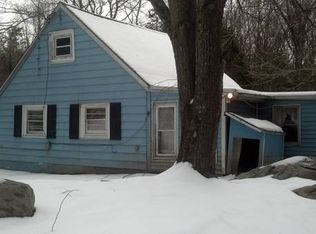 40 W Dorsey Ln, Hyde Park, NY 12538
