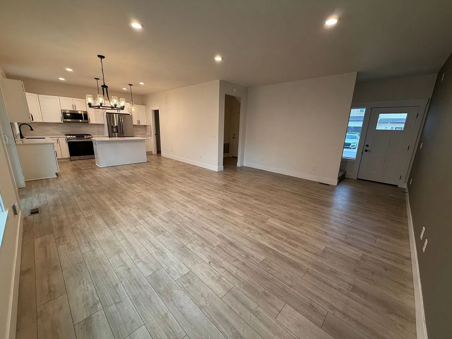 NEW Listing 3 bed/2.5 bath+ bonus area in Spokane Valley — Photo 3