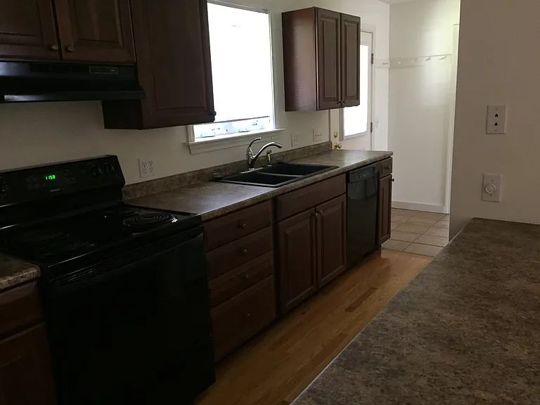 324 River Rd — Photo 2